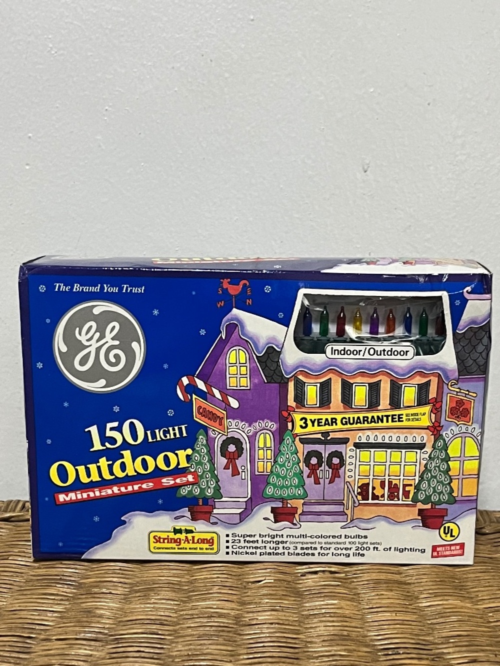 Vtg. General Electric 150 Light Outdoor Miniature Set.